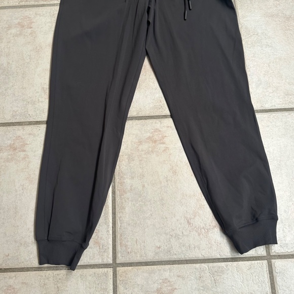 New Lululemon Stretch HR Jogger in grey sage - Picture 11 of 14